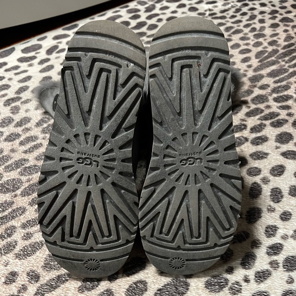 Tall Three Button Wrap Bailey UGG Boots 🩶 - Picture 7 of 13